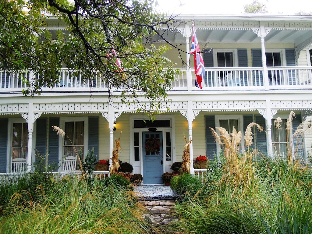 Carriage House Fredericksburg Bed and Breakfast Exteriör bild