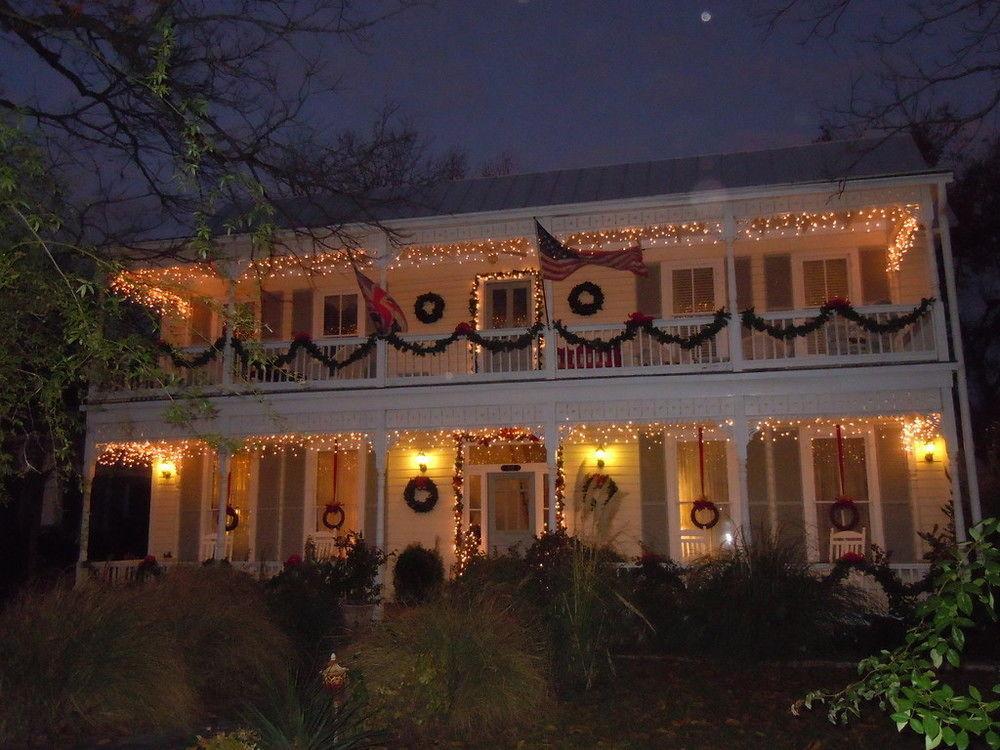 Carriage House Fredericksburg Bed and Breakfast Exteriör bild