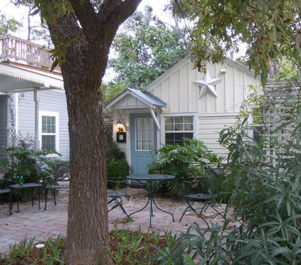Carriage House Fredericksburg Bed and Breakfast Exteriör bild